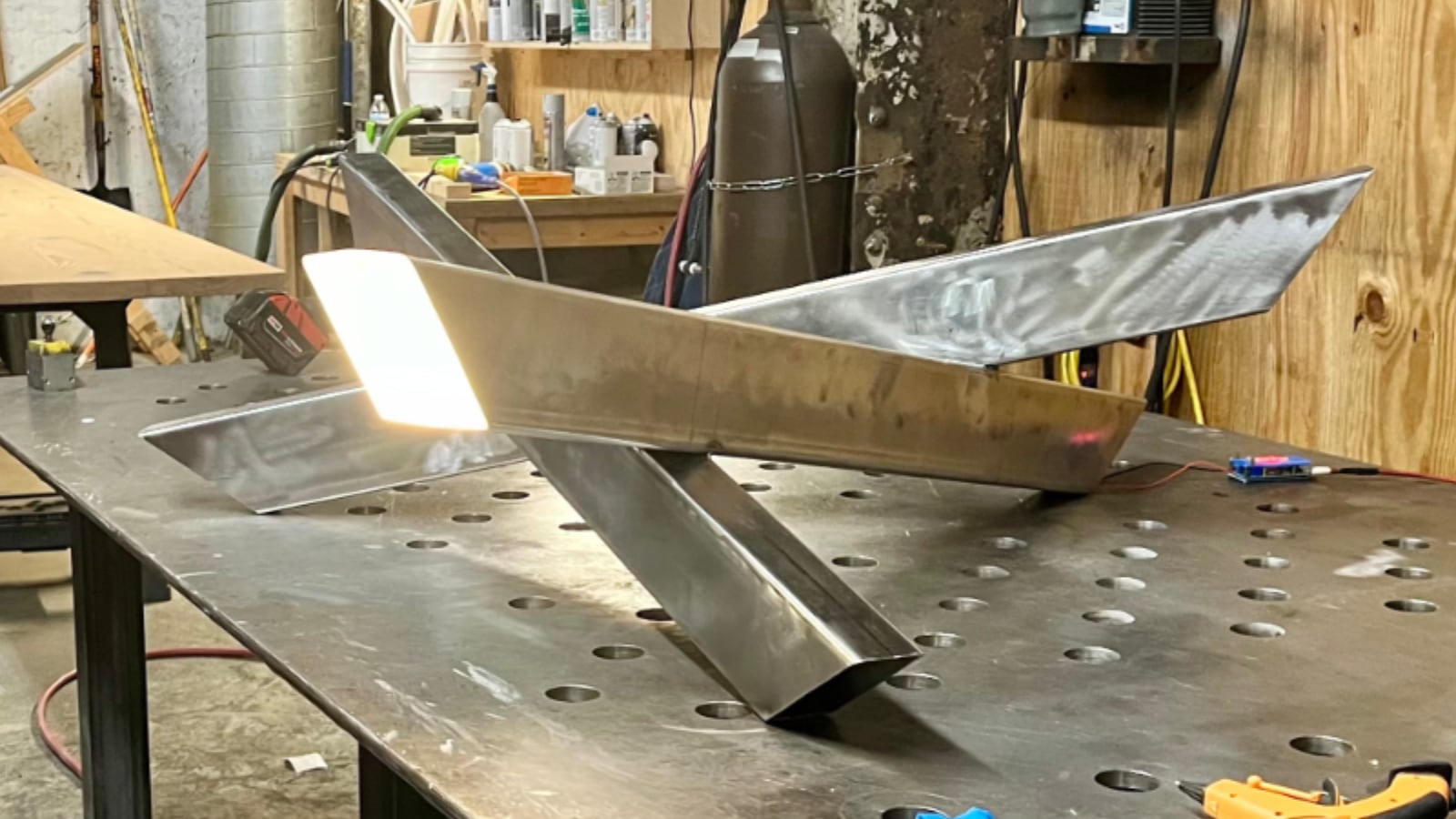 Steel frame and 3D-printed diffusers in the shop
